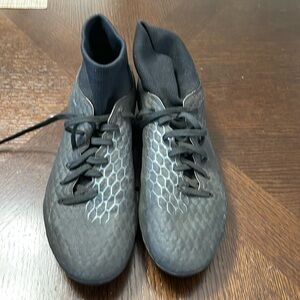 Kid Nikeskin cleats size 9